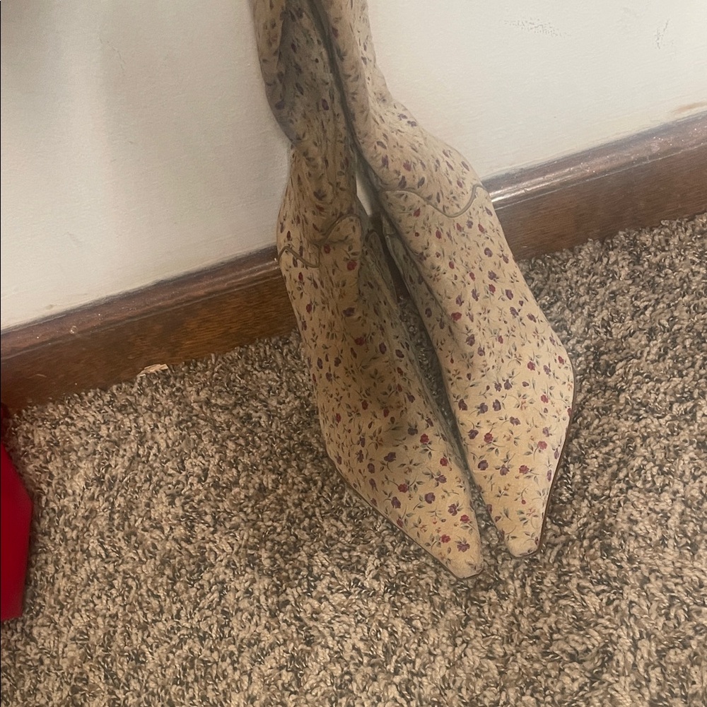 Chic Floral Beige Heeled Boots